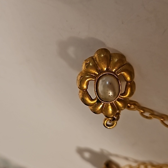 Sweater Faux Pearls on Goldtone Metal - Picture 3 of 5